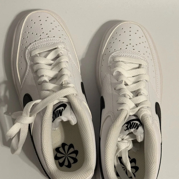 NWT Women’s Nike Court Vision Low Next Nature White / Black Size 5.5 - Picture 3 of 6